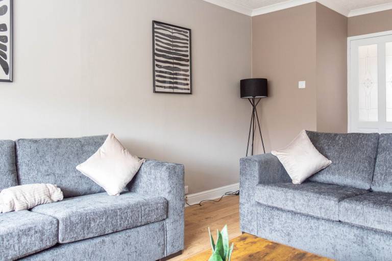 Apartment Hallglen