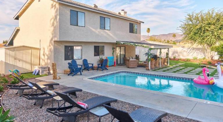 Vacation home with pool — photo 4