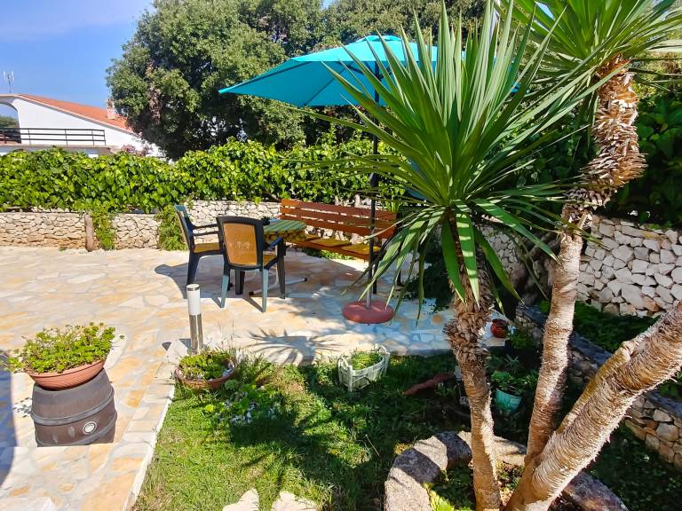 Fully equipped beautiful rental apartment with terrace, private pool & barbeque | Dogs allowed — photo 3