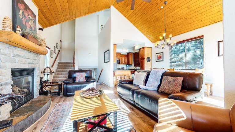 Condo with sauna, jacuzzi & BBQ | Mountain view in Mammoth Lakes, CA
