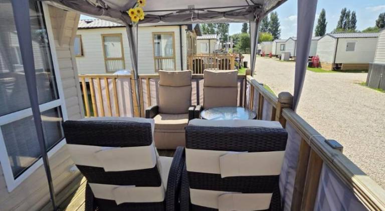 Lodge with garden & patio — photo 5