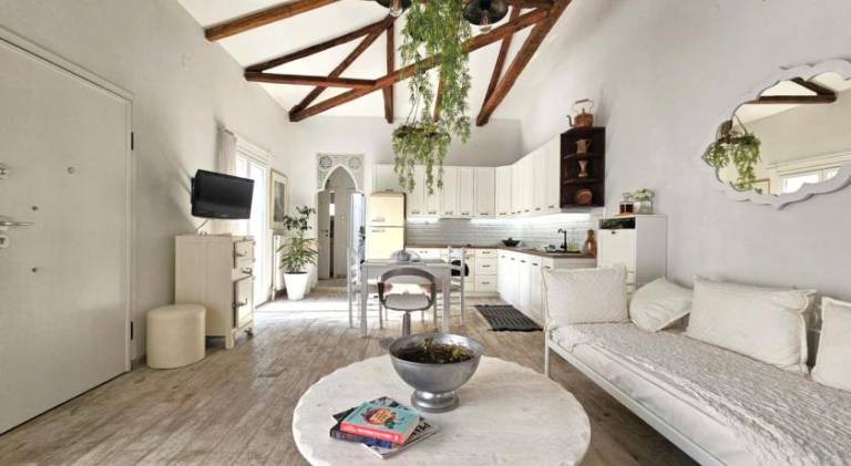 Villa with garden & patio | Pet-friendly — photo 2
