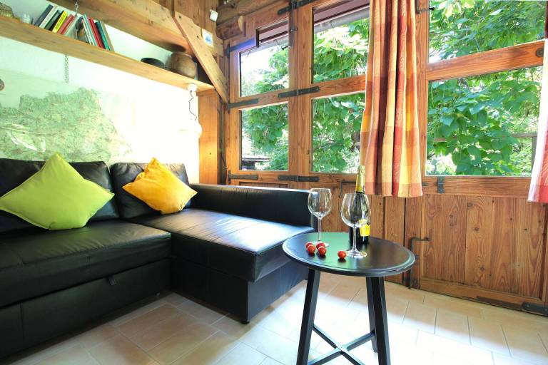 Rental with grill, garden & pool | Pets allowed — photo 5