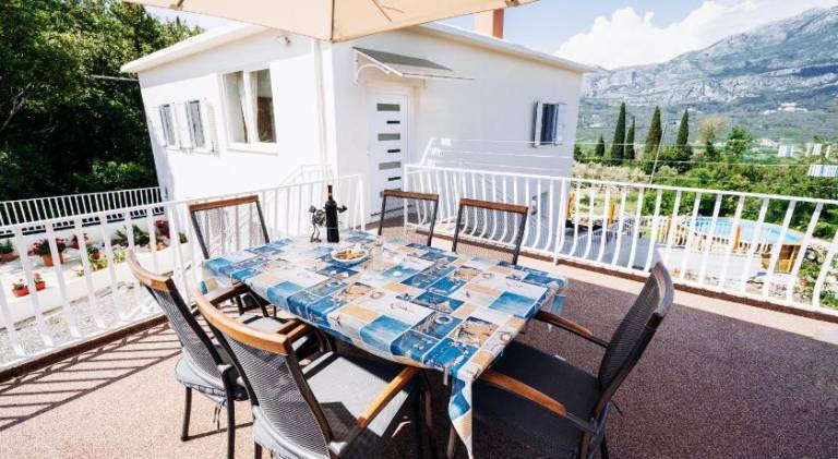 Holiday apartment with pool — photo 3