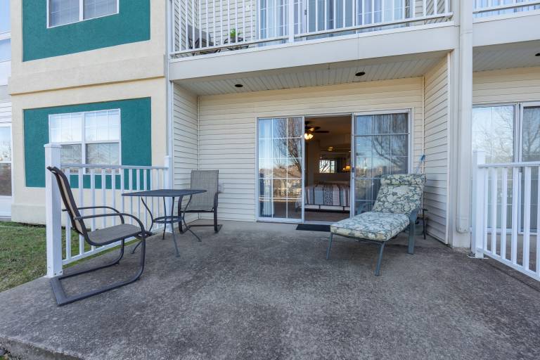 Condo with barbecue & patio | Lake view in Branson, MO