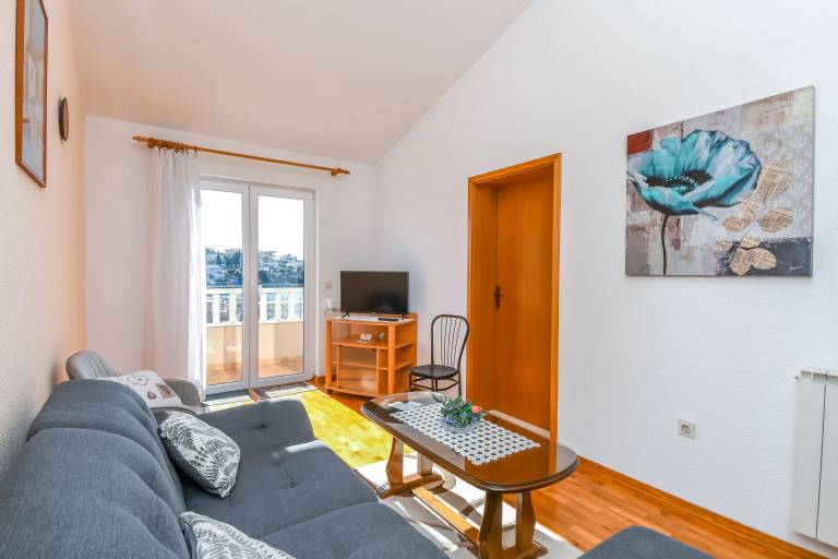 Beautiful rental apartment with yard, terrace & BBQ | Sea view | Beach nearby | Pets are welcome — photo 4