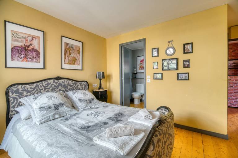 Bed and Breakfast 'La Pompadour' with Shared Pool, Shared Garden and Wi-Fi in Millau