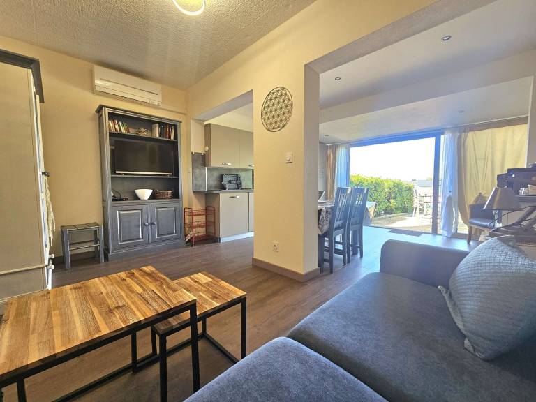 Rental apartment with yard — photo 3