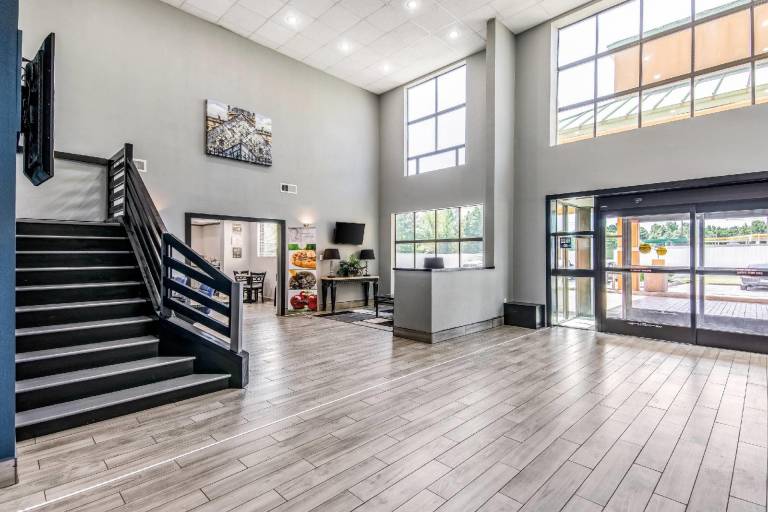 Quality Suites Maumelle - Little Rock Northwest — photo 2