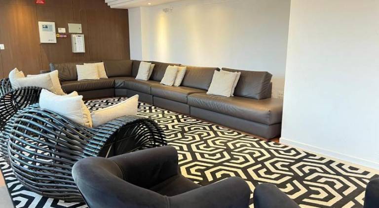 Serviced apartment with private pool & garden — photo 3