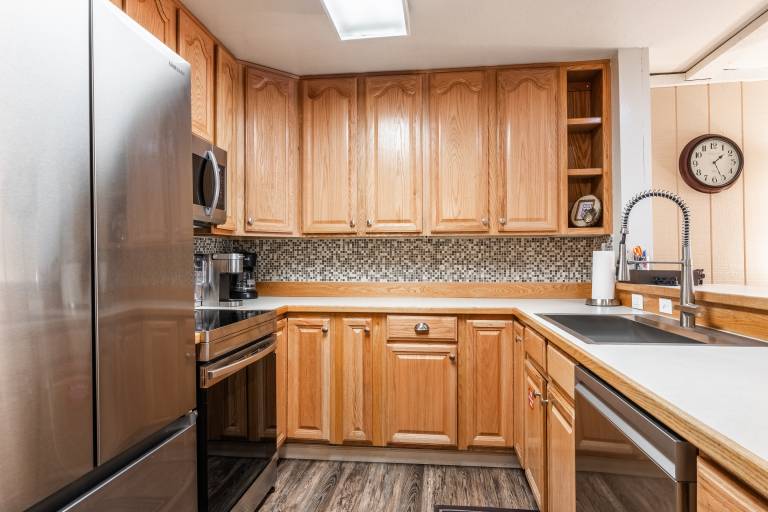 Children-friendly beautiful condo with jacuzzi, BBQ & pool | Mountain view | Close to the ski | Pet-friendly — photo 5