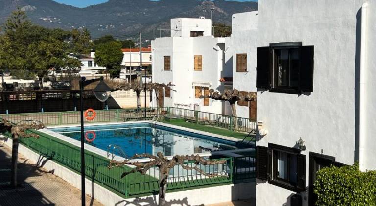 Vacation home with terrace & private pool — photo 3