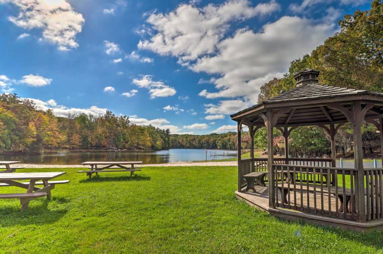 11 Mi to State Park Home in East Stroudsburg
