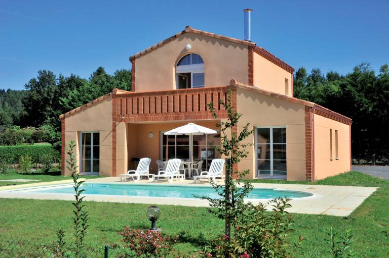 Villa with garden, pool & patio | Golf view — photo 5