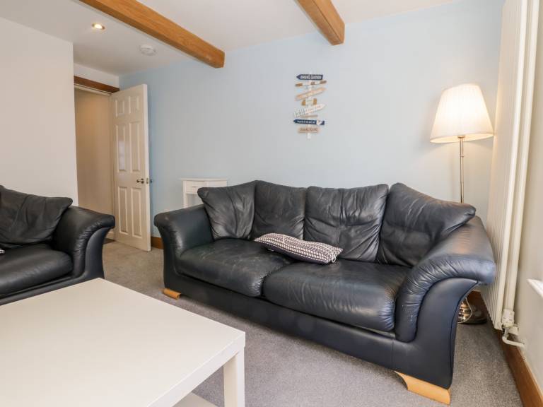 Cottage with 4 rooms for 8 persons — photo 3