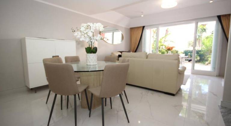 Rental apartment with private pool, yard & terrace — photo 2