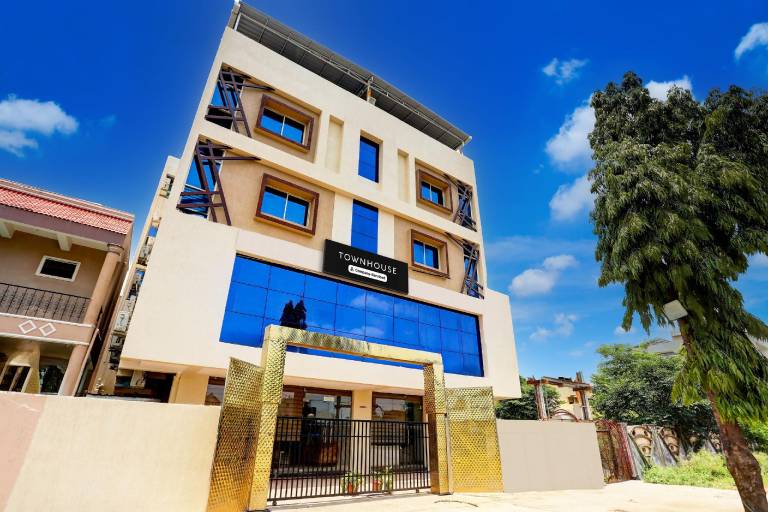 Super Townhouse Hoshangabad Road Near Aashima Mall in Bhopal