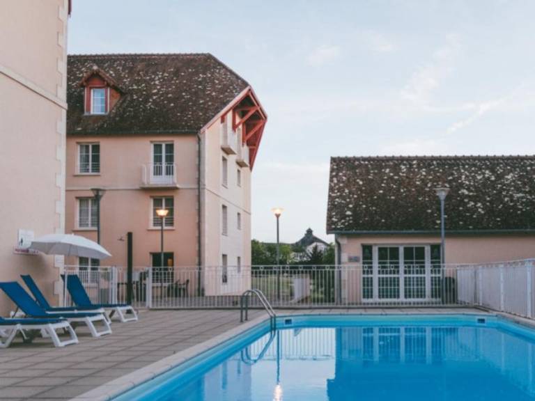 Pleasant studio with heated pool | Pets are welcome — photo 3