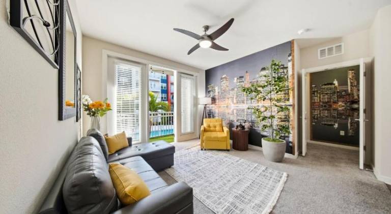 Stylish 2BR w Balcony, Pool & Pet-Friendly 15 — photo 2