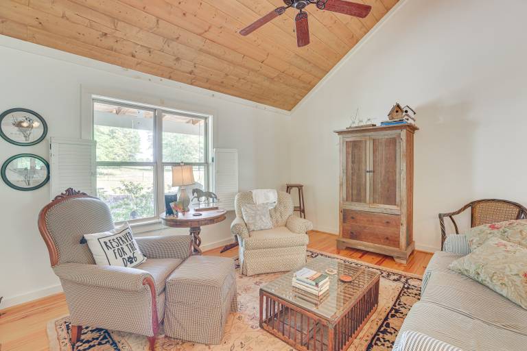Charming Lawley Cottage: Deck, Fire Pit & Yard! — photo 5