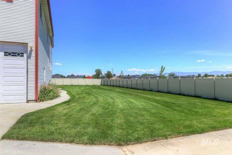 Family-oriented pleasant house with yard | Pets are welcome — photo 3