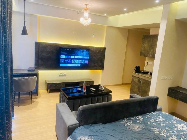 Rental apartment with pool | Perfect for remote work in Lucknow