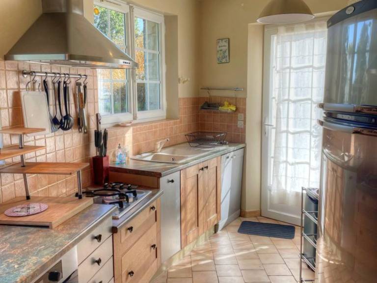Cottage with yard & barbeque — photo 4