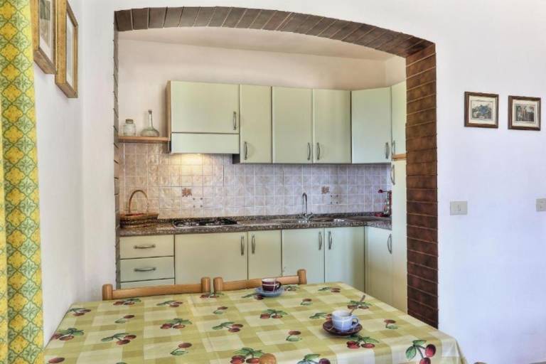 Apartment with BBQ, terrace & yard | Garden view — photo 4