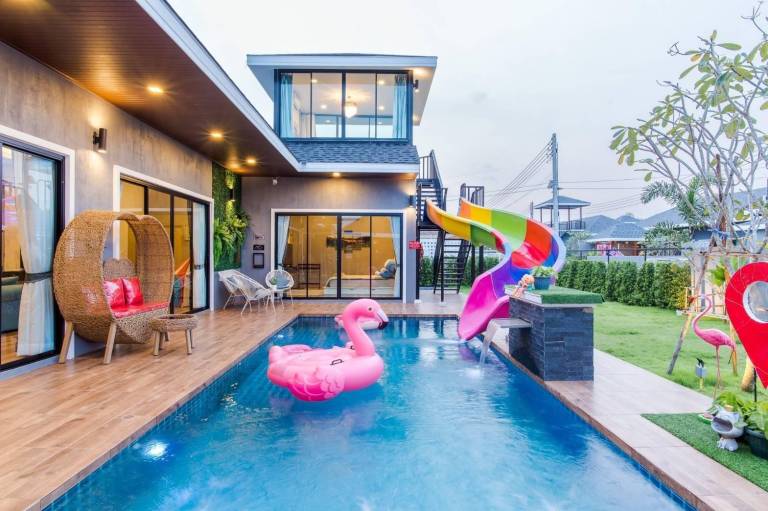 Villa with yard, barbecue & pool in Phetchaburi