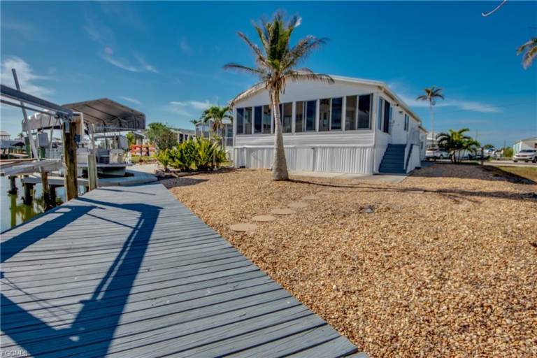 Canal front home With Dock - 14 Nancy Lane — photo 2