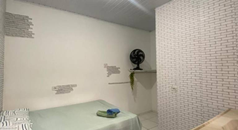 01B Doutor Hostel 800 mts da praia in Guarujá