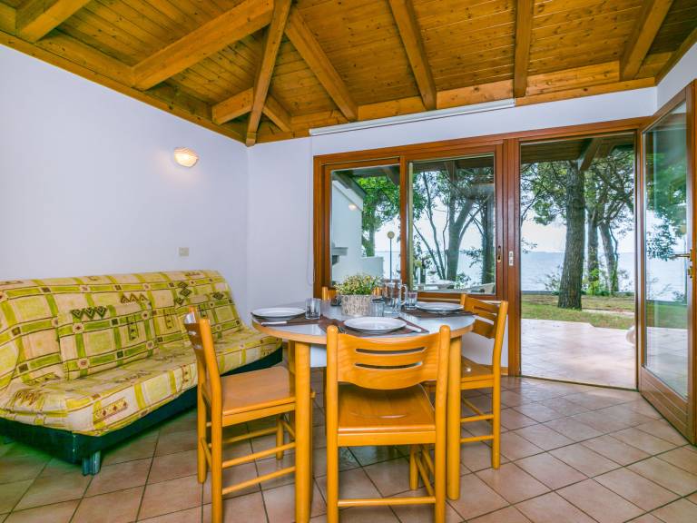 Children-friendly beautiful vacation home with patio, grill & pool | Beach nearby | Pets allowed — photo 3