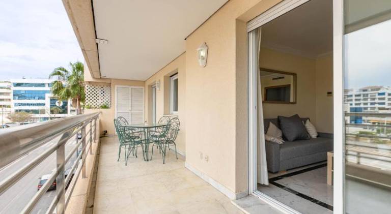 MARBELLA HOME RENTALS - Marina Banus, Puerto Banus, Cozy 2BR, parking & pool — photo 4