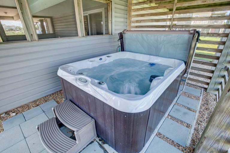 A Latitude Attitude 1105 ft from the beach Dog Friendly, Private Pool, Hot Tub — photo 4