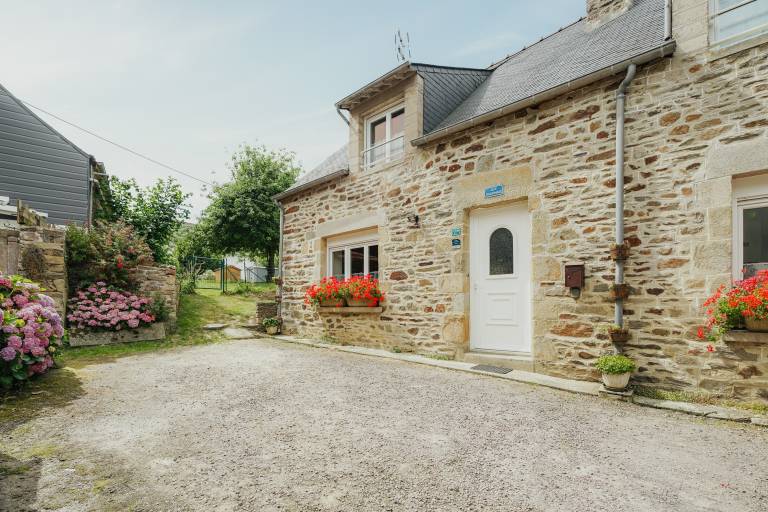 Cottage 'Gite Les Dauphins À Matignon' with Private Terrace, Private Garden and Wi-Fi in Dinan
