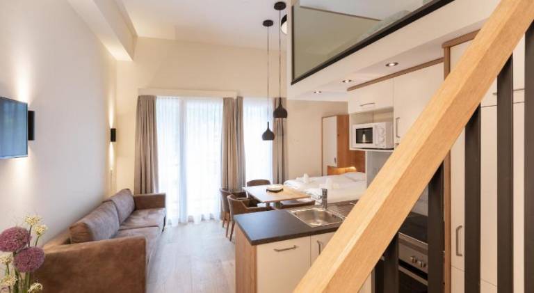 Serviced apartment with sauna & patio — photo 2