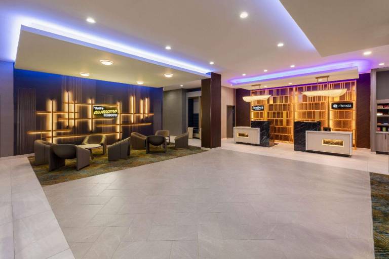 La Quinta Inn & Suites by Wyndham DeSoto in DeSoto, TX