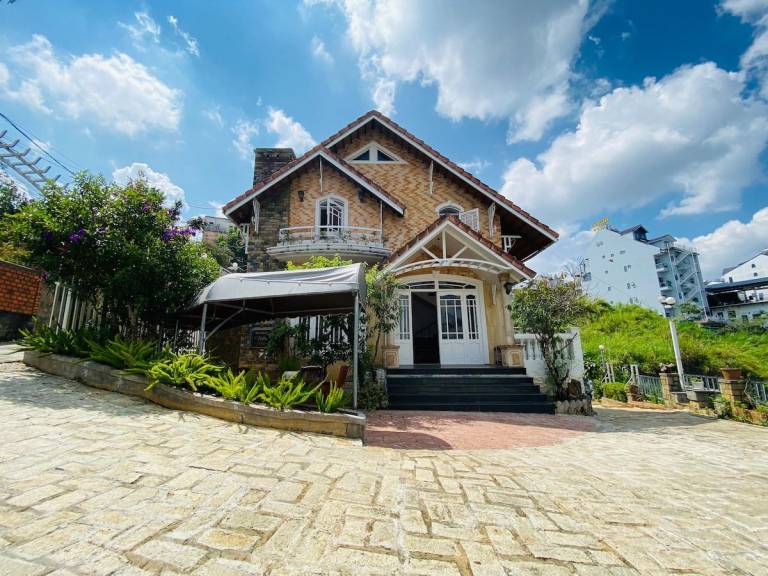 Vacation home with garden, hot tub & BBQ | Perfect for remote work | Pet-friendly in Da Lat