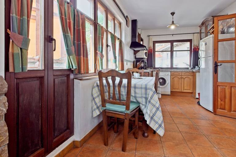 House with patio | Mountain view — photo 5
