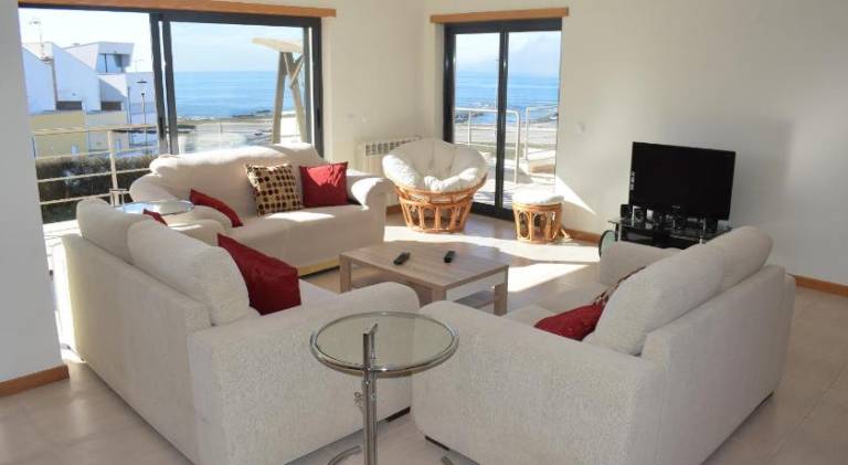 Fully equipped villa with patio, garden & jacuzzi | Beach nearby | Dogs allowed in Coimbra