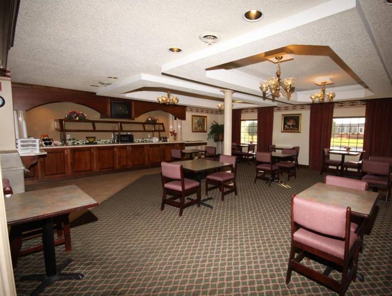 Gateway Inn and Suites Clarksville — photo 3