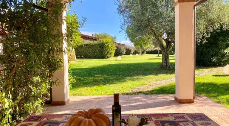 Beautiful farm with barbeque, patio & garden | Perfect for remote work | Pets allowed — photo 3
