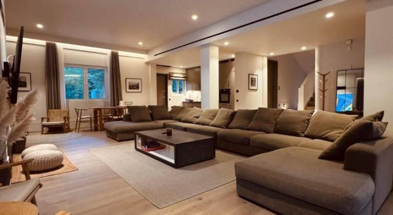 Villa with patio, pool & barbeque in Tripoli