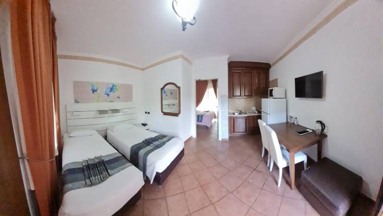 Euro House Inn — photo 2