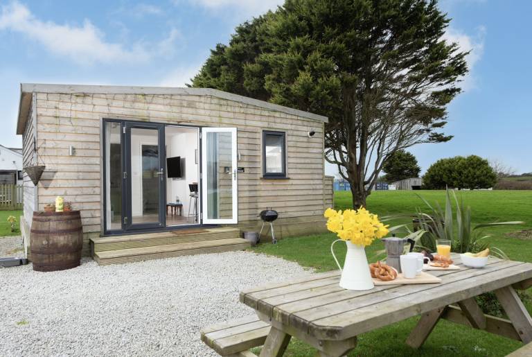 Cottage with yard in Helston