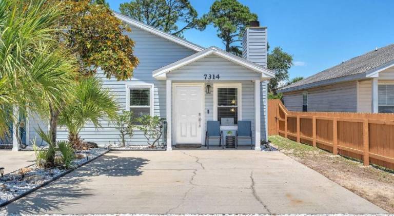House with 1 room for 4 persons in Panama City