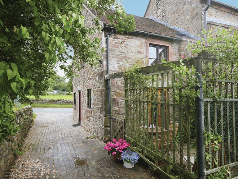 Gable Cottage E3386