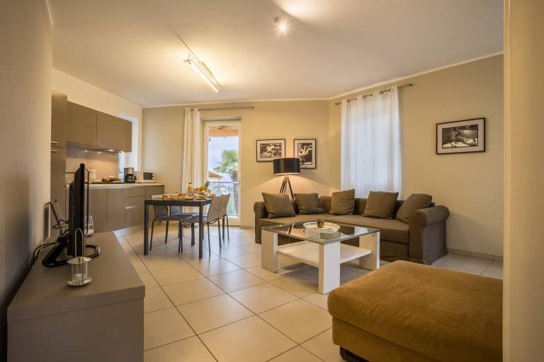 Apartment 'La Villa Tesoro' with Lake View, Shared Pool and Wi-Fi in Tignale