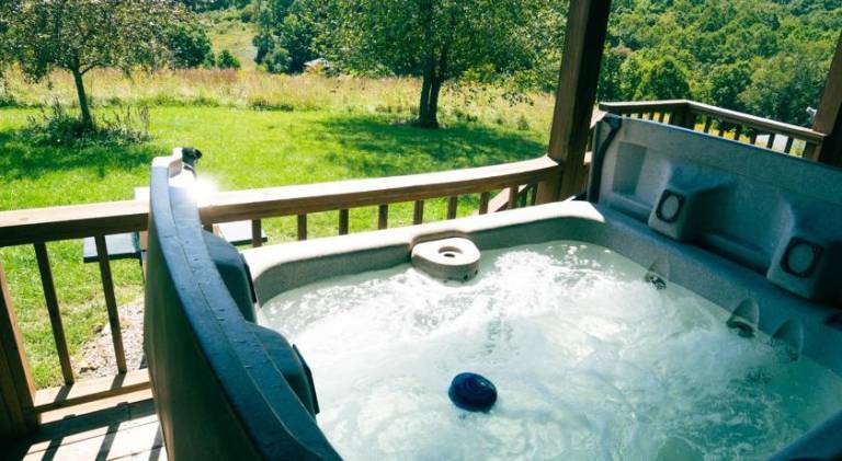 House with jacuzzi & pool — photo 3