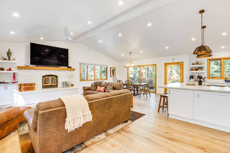 Close to Trails Family Friendly Stateline Home